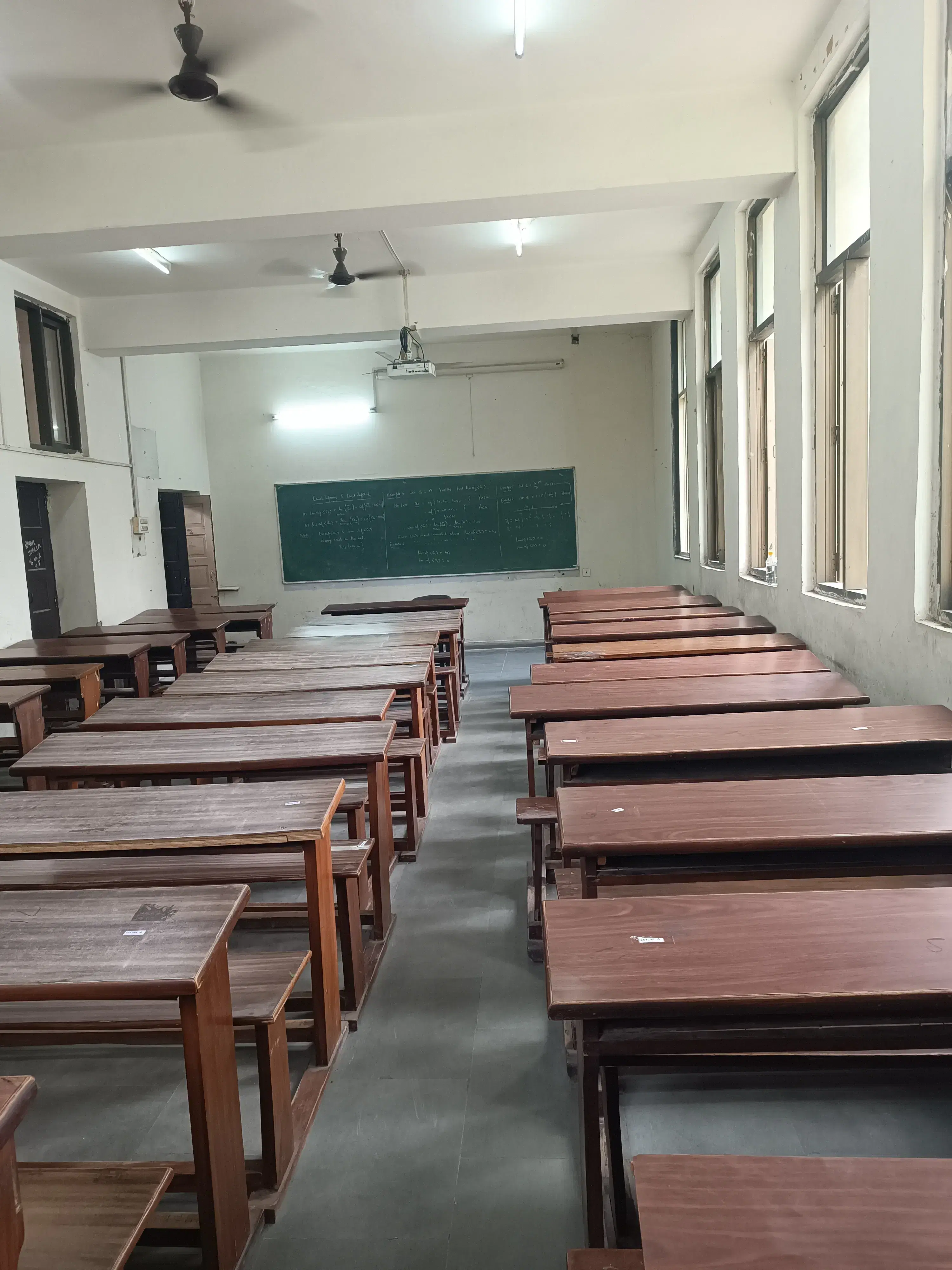 Kirori Mal College Academic Building photo 1